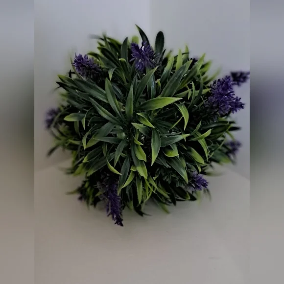 Artificial Lavender And Green Leaf Decor - Picture 1 of 3